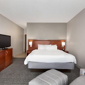 Deluxe King Room Sofa Bed Courtyard View